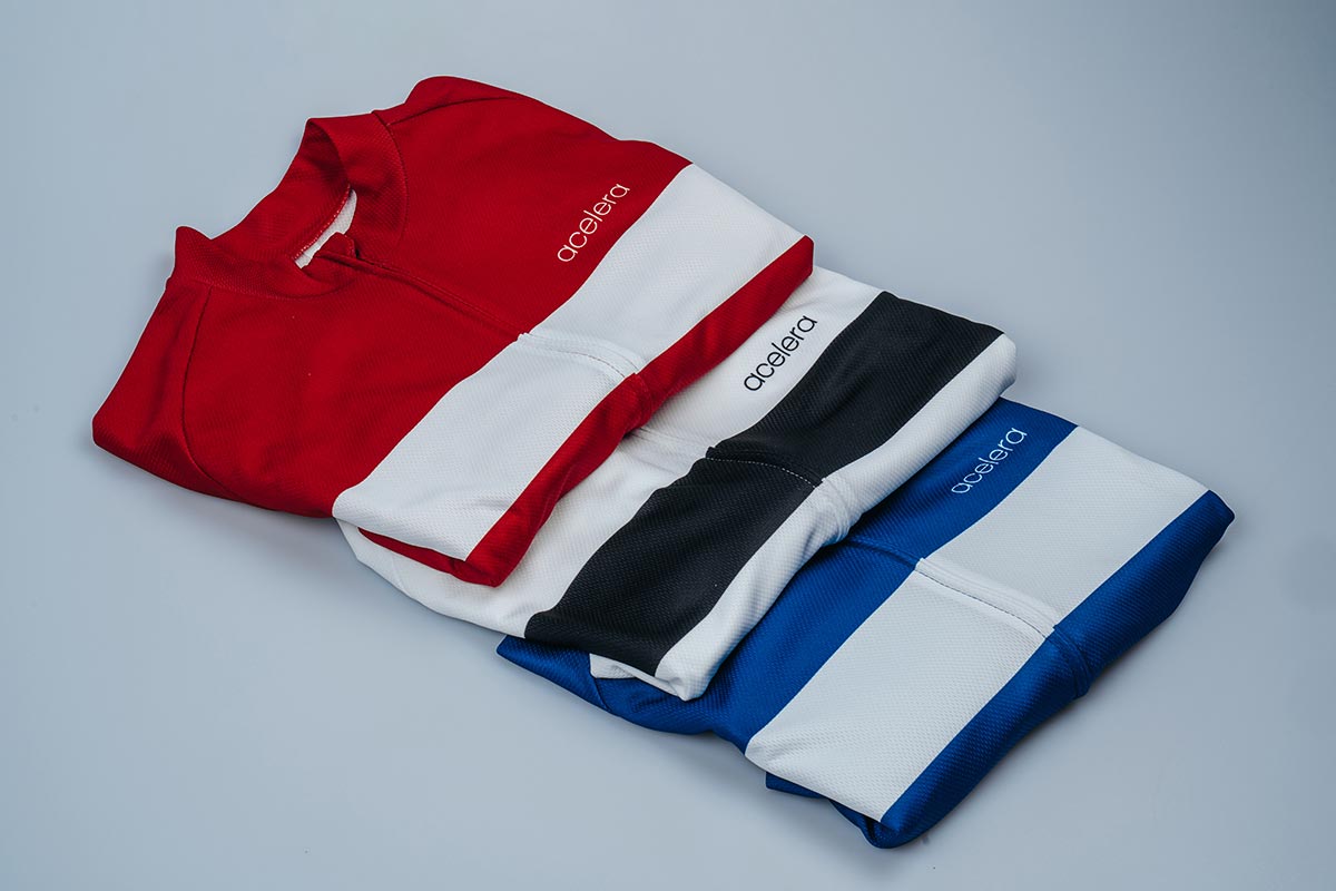 Wielershirts in rood wit en blauw