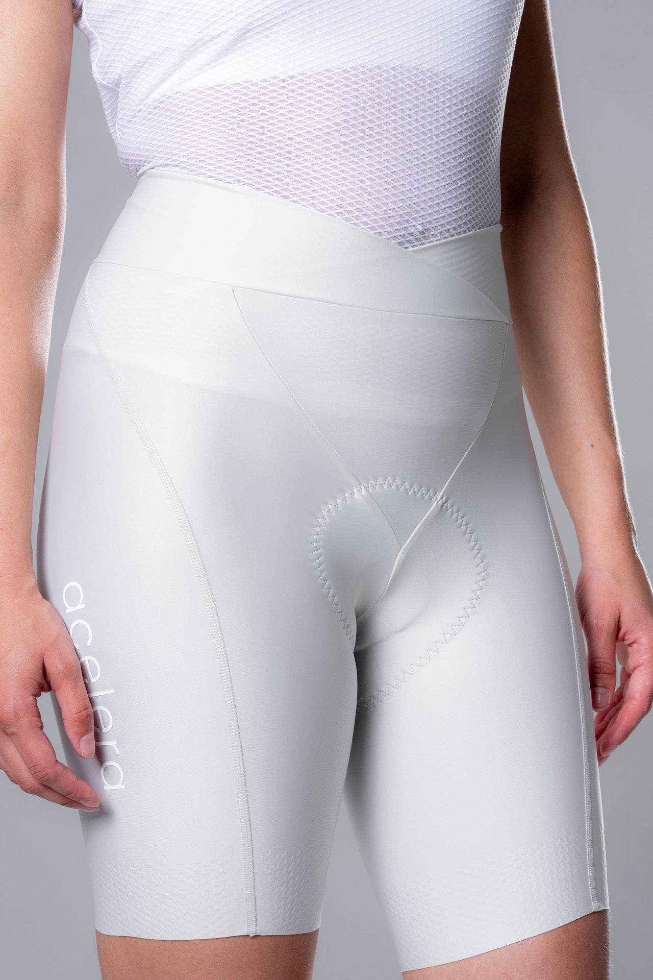 Acelera Dames Intermediate Fietsshort White Detail #Color_White